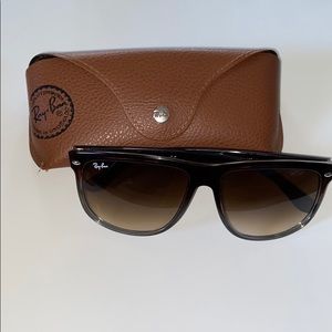Unisex brown Ray-Ban sunglasses